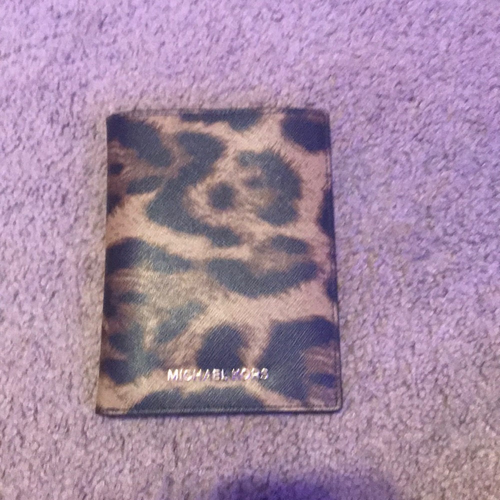 Michael kors passport holder